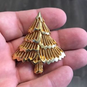 Vintage Corel Christmas tree brooch pin